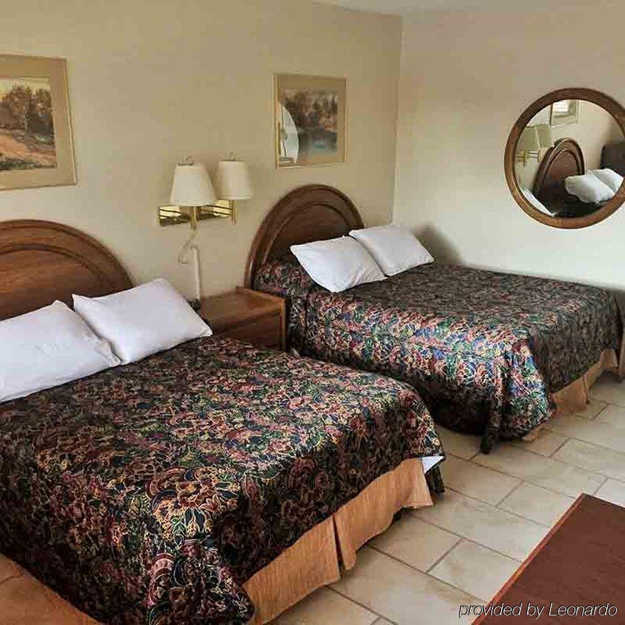 Budget Host East End Hotel In ריברהד מראה חיצוני תמונה